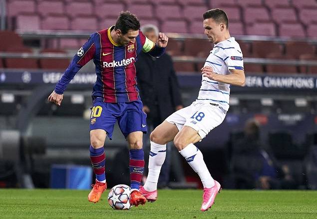 门将神勇发挥,力保球门不失夺胜 门将神勇发挥,力保球门不失夺胜