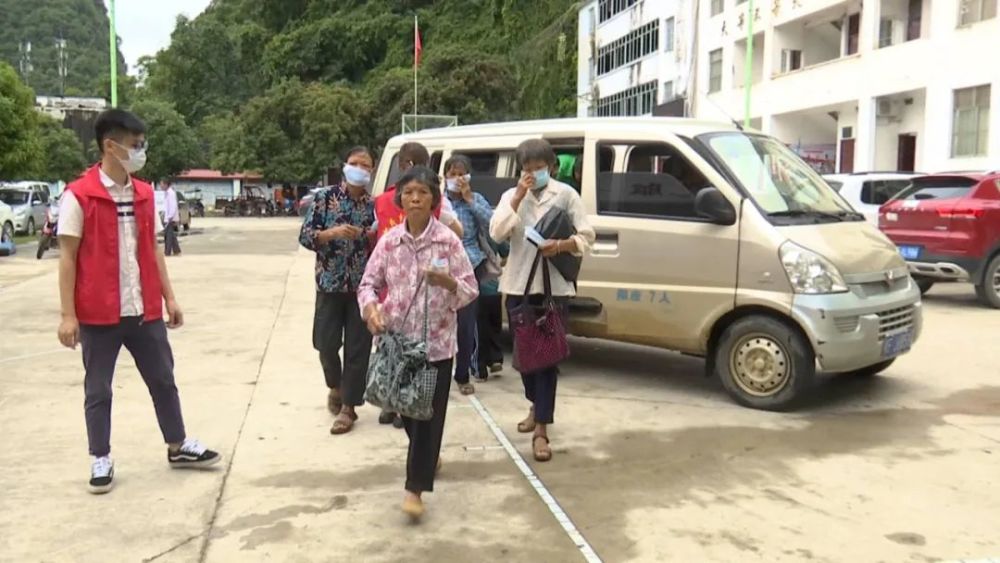  主场地板焕然一新，吉祥物互动暖人心