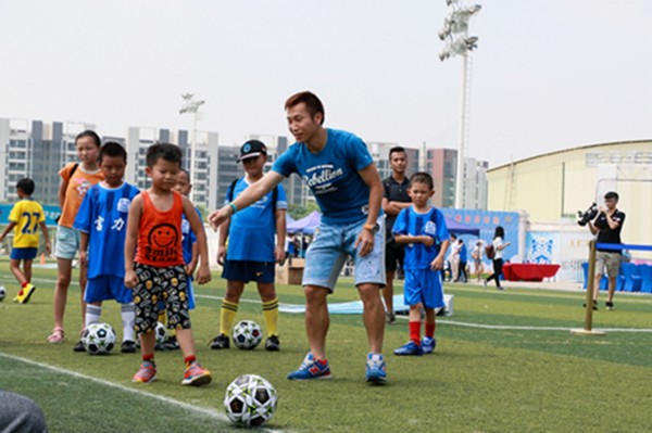  公益足球走进山区，体育精神传递温暖力量
