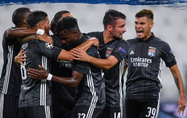 黑马逆袭淘汰卫冕冠军,爆冷震撼足坛 黑马逆袭淘汰卫冕冠军,爆冷震撼足坛