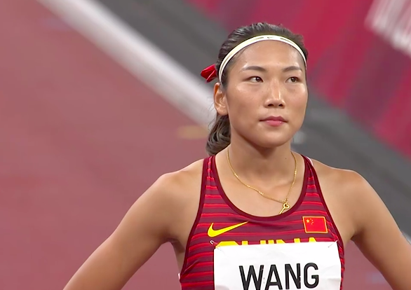  电竞女选手突破偏见 女子联赛关注度显著提升